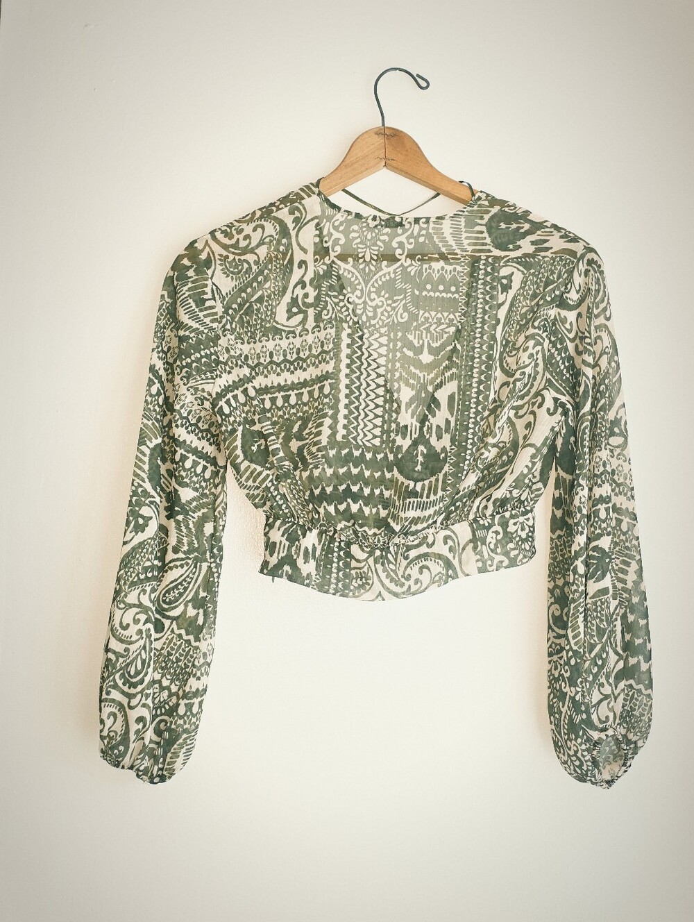 Zara Crop Sheer Long Sleeve Boho Green Paisley with Ring Detail XS Oversized - Picture 3 of 4
